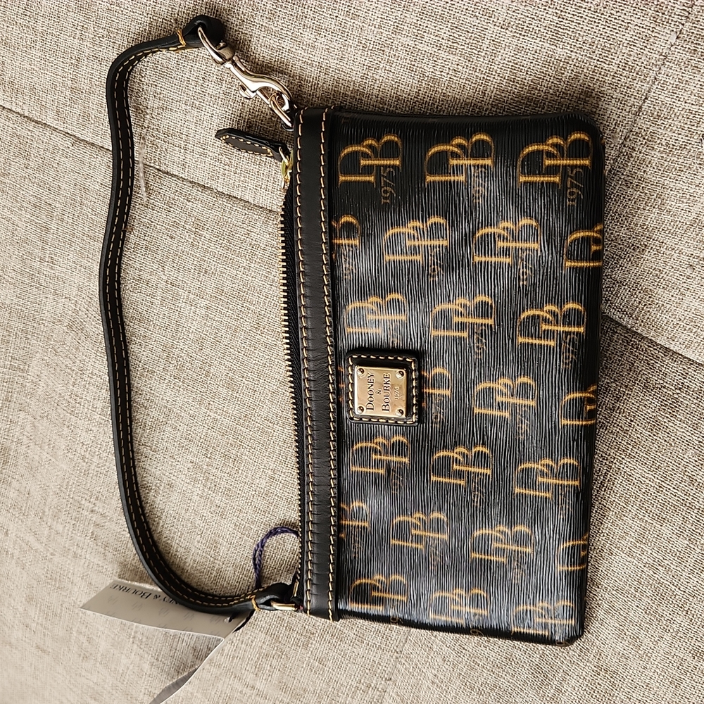 D&B wristlet